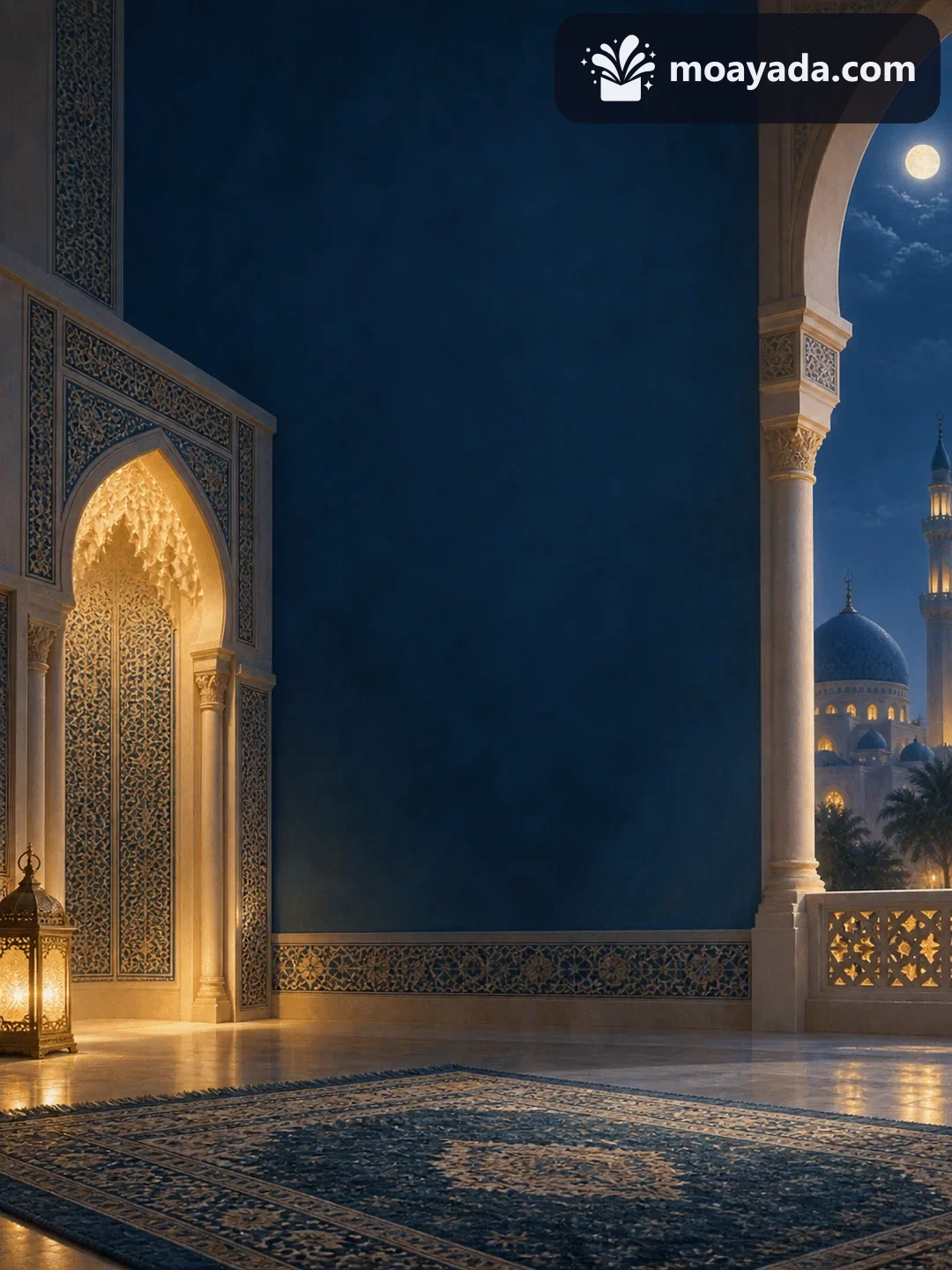 زاوية مصلى بلون أزرق عميق يلامسها ضوء ناعم دون نص مطبوع.